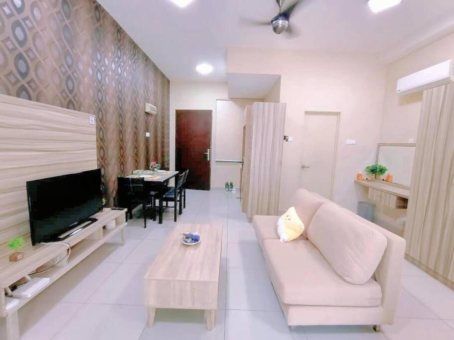 Апартаменты Mount Austin #Palazio B1 Pool View 1-2Pax #Mspro Джохор-Бару Экстерьер фото