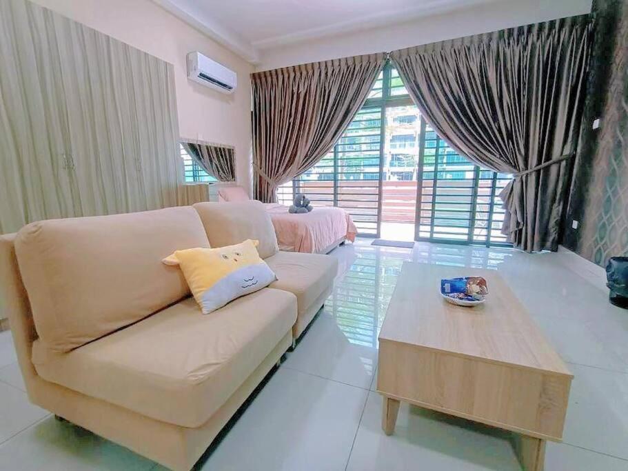 Апартаменты Mount Austin #Palazio B1 Pool View 1-2Pax #Mspro Джохор-Бару Экстерьер фото