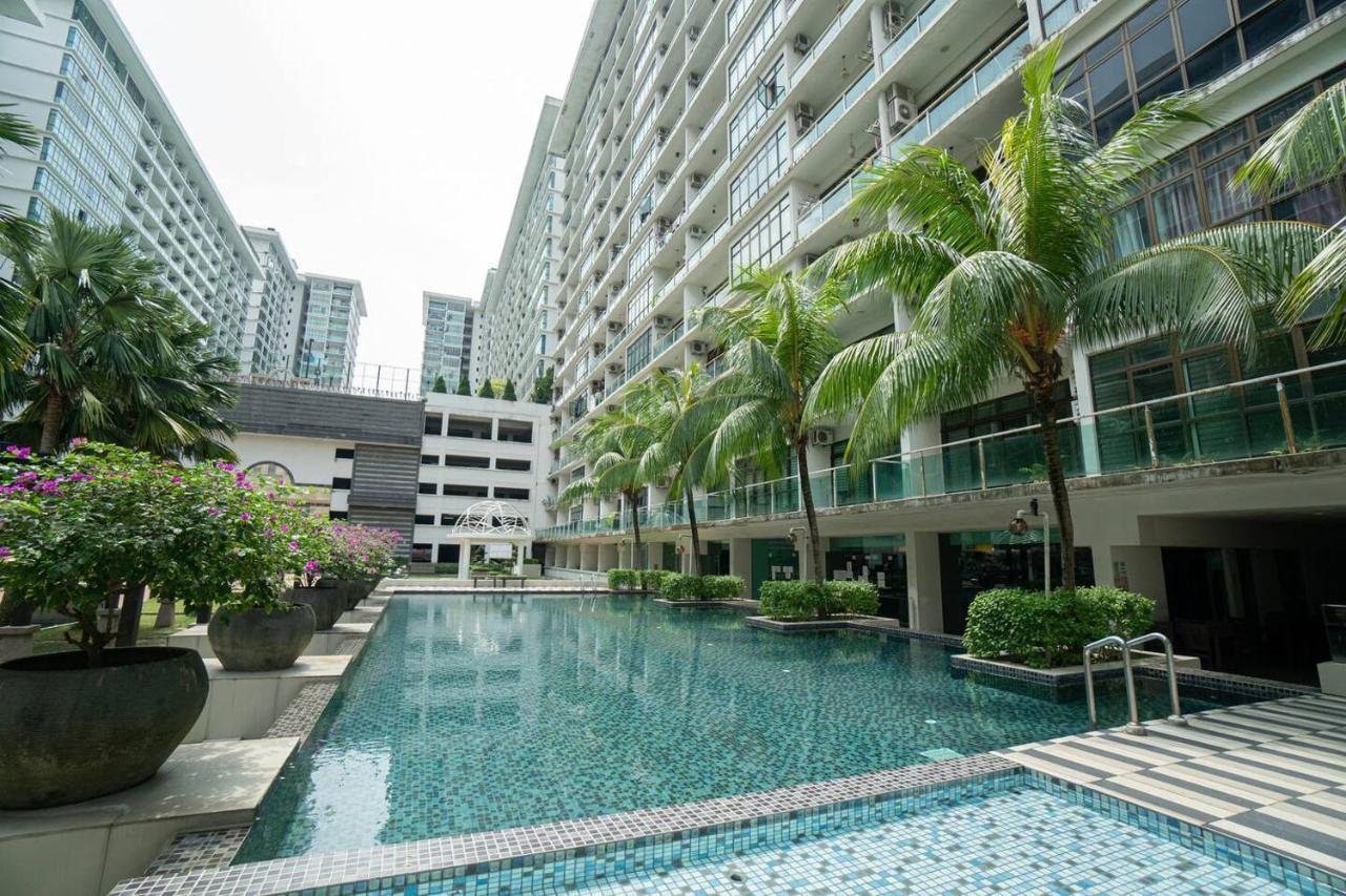 Апартаменты Mount Austin #Palazio B1 Pool View 1-2Pax #Mspro Джохор-Бару Экстерьер фото